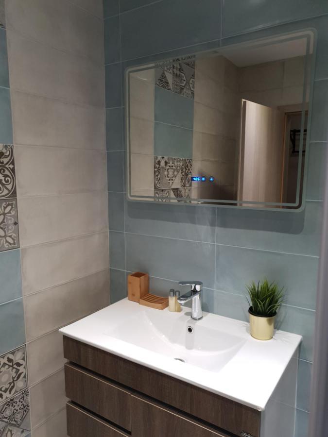 Bright And Newly Refurbished Apartment Near Center โซเฟีย ภายนอก รูปภาพ